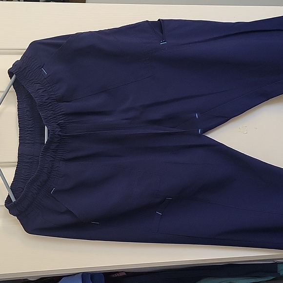 Scrub Set - Picture 4 of 7